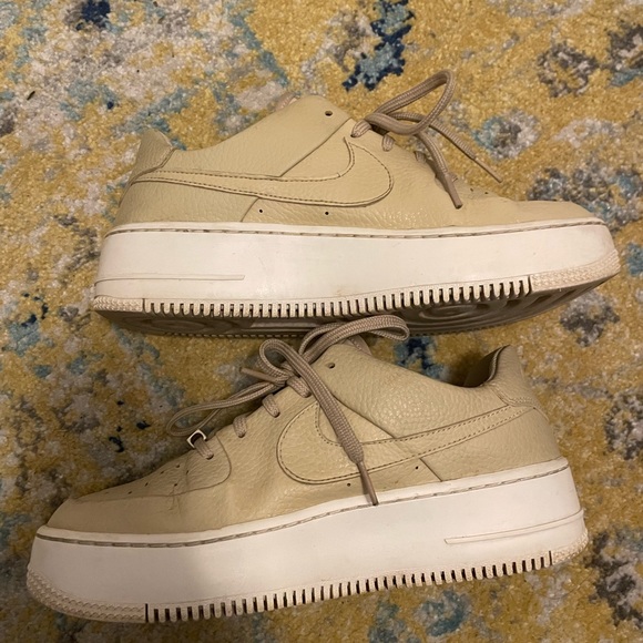 WMNS AIR FORCE 1 SAGE LOW 2 'DESERT ORE' - Picture 7 of 10